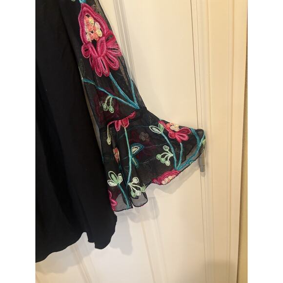 Cha-Cha Vente Women's X-Large Embroidered Floral Free Flowing Top - Picture 5 of 5